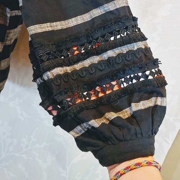 Who What Wear | V-Neck Balloon Sleeve Blouse | XS - Picture 4 of 7